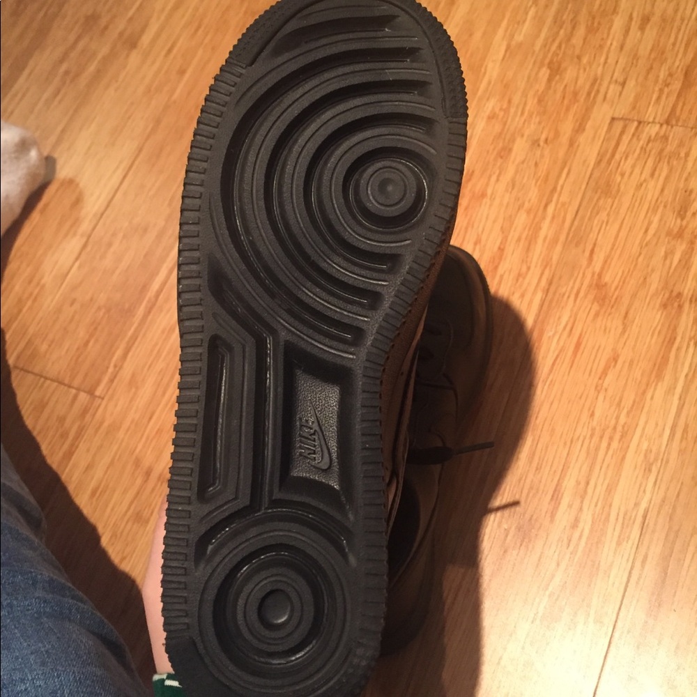 Air Force 1s - Picture 3 of 4
